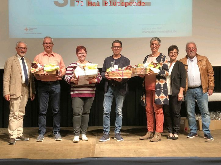 6 Personen wurden für 75 Blutspenden geehrt. Fotos: T. Förster