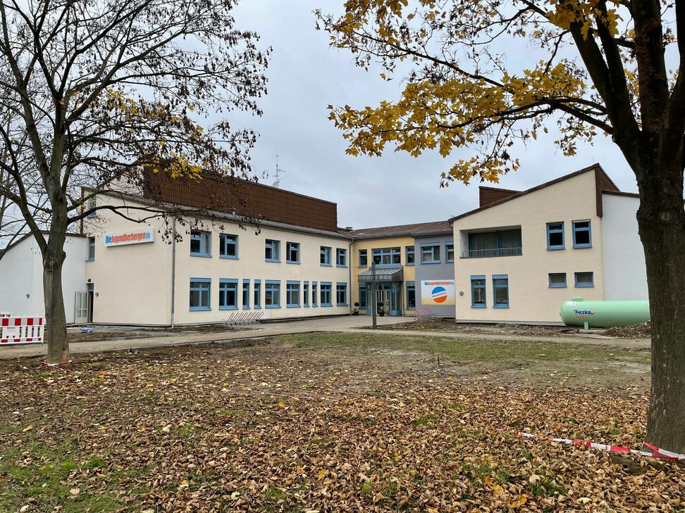 Nach vier Monaten sieht die Jugendherberge wieder wie neu aus. Am Außengelände gibt es allerdings noch einiges zu erledigen. Foto: Kruft