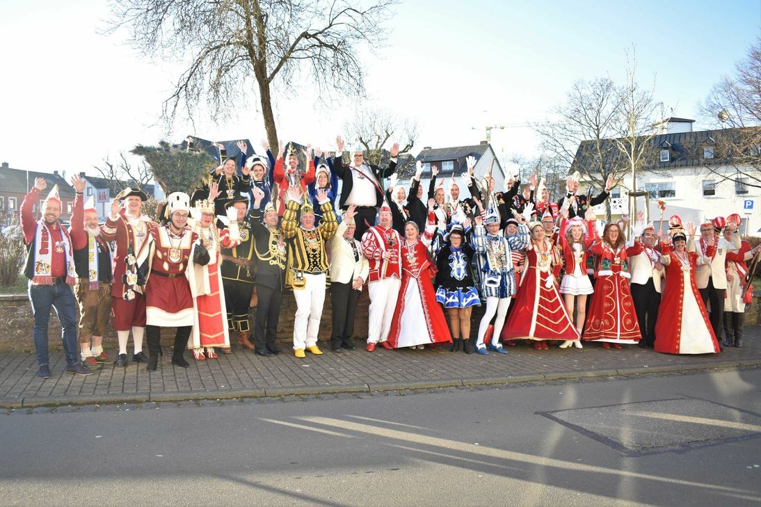 Die Prinzenpaare samt Gefolge. Foto: Woltmann