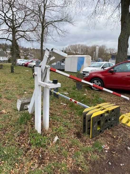 Die Schrankenanlage am Viehmarktplatz wurde komplett zerstört.