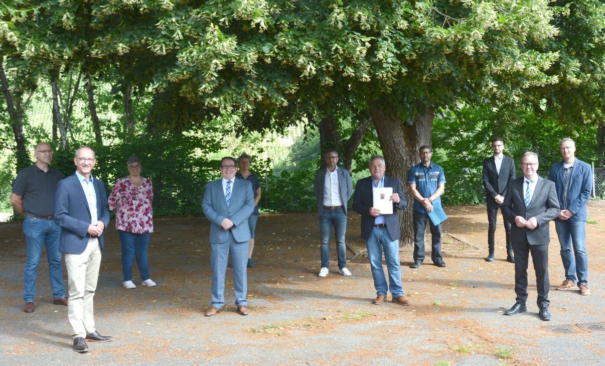 Übergabe des Förderbescheids. Foto: VG Konz