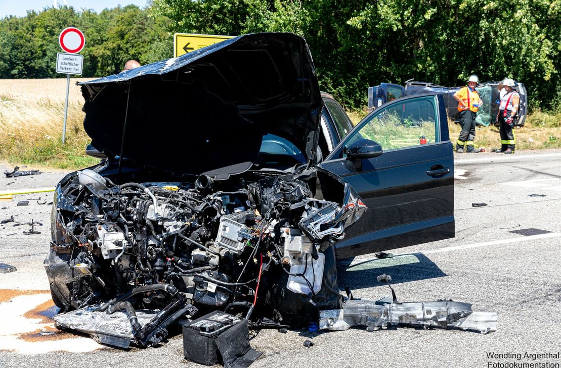 Die B327 war zwischen der Abfahrt#Gödenroth und der Abfahrt Simmern voll gesperrt.