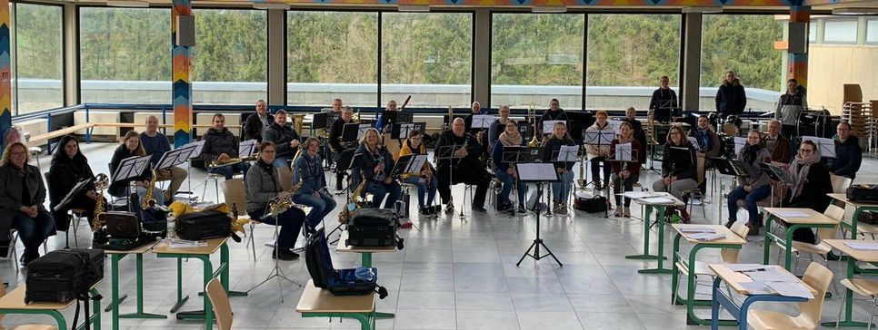 Die Musikvereine aus Monschau und Dedenborn proben künftig gemeinsam. In der Aula der ehemaligen Hauptschule auf der Haag wurden konzertante Stücke, aber auch die Klassiker der Blasmusik wie Polka und Märsche gespielt.