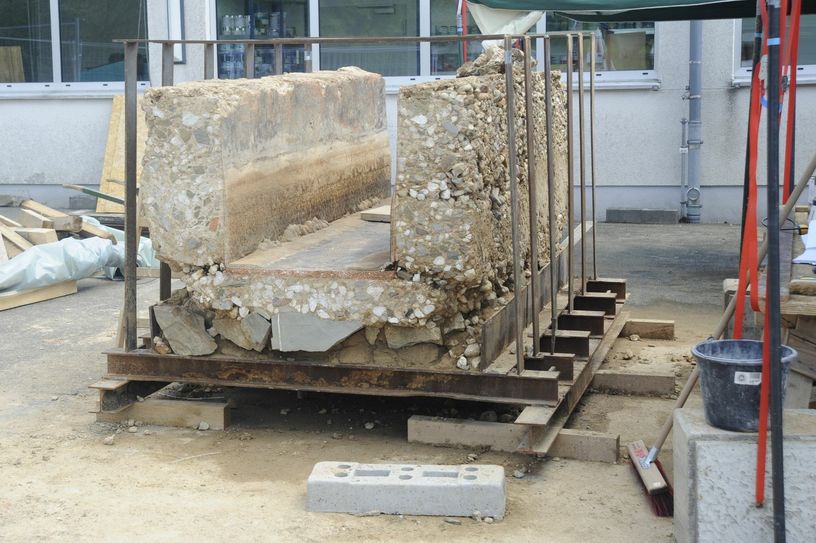 Im BGZ Simmerath wird an Teilstücken einer historischen Wasserleitung gearbeitet.