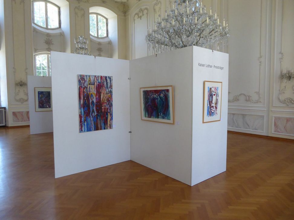 Eindruck aus dem Jahr 2018. Auch in  diesem Jahr stellen Künstler der »Europäischen Vereinigung Bildender Künstler aus Eifel und Ardennen« von Juli bis August wieder in der ehemaligen Abtei in Prüm aus. Foto: G. Sternitzke