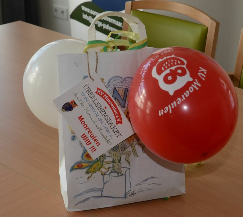 Trotz Corona jeck versorgt: Die Gillenfelder Moareulen packten "Überlebenspakete" für alle, die dem Verein sonst in der Session zur Seite stehen. Foto: Dieter Willems