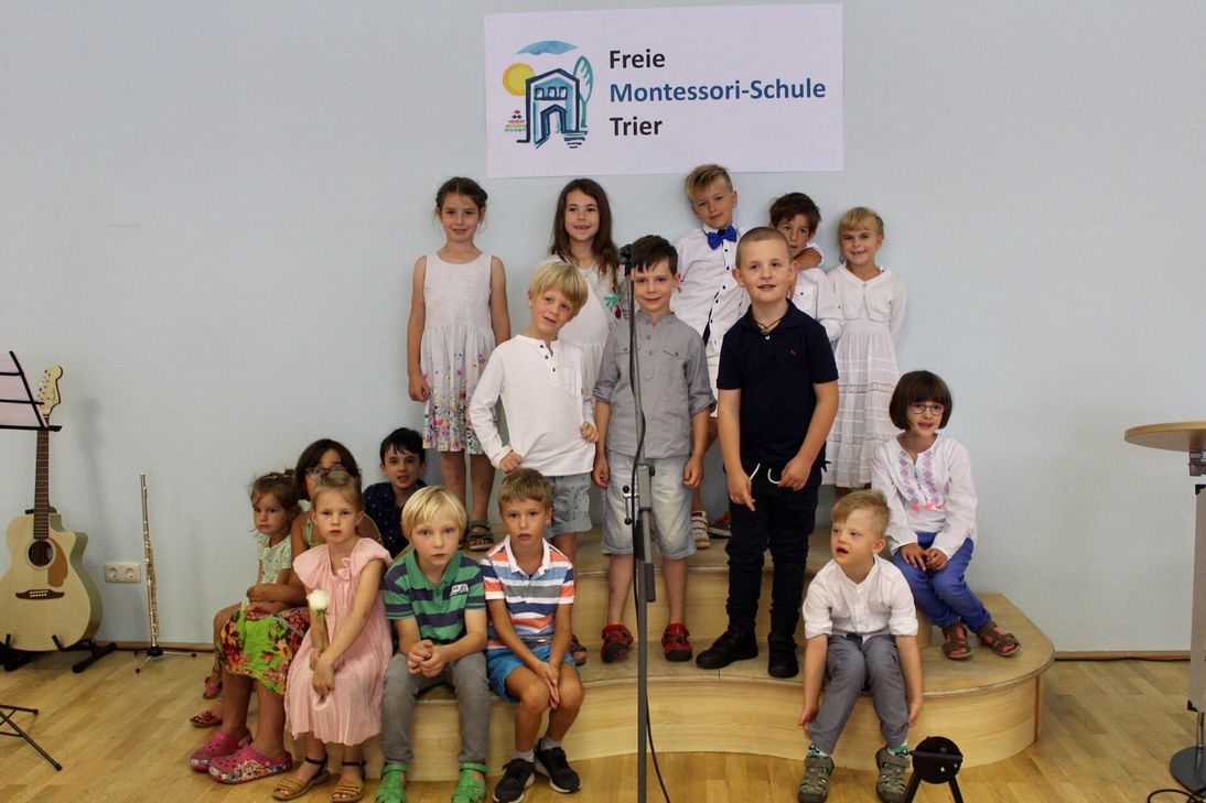 Die ersten Erstklässler der neuen Trierer Montessori-Schule freuen sich auf ihre Schulzeit. Foto: Freund