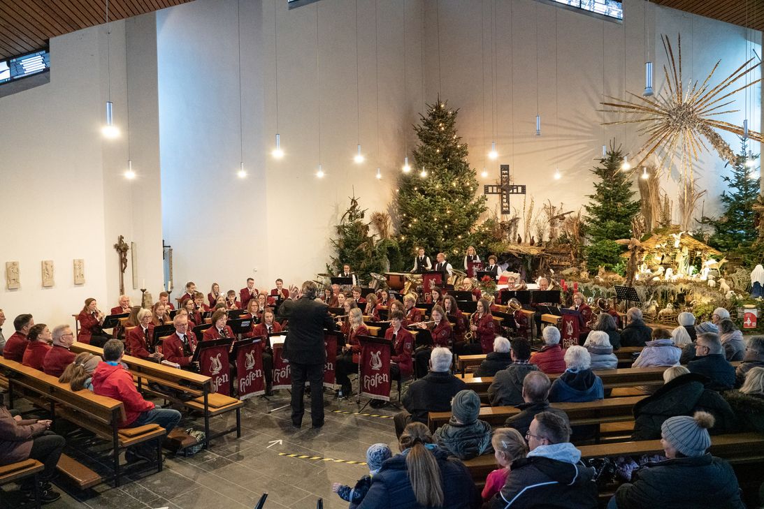 Zum weihnachtskonzert lädt die »Lyra« Höfen in die Pfarrkirche ein.