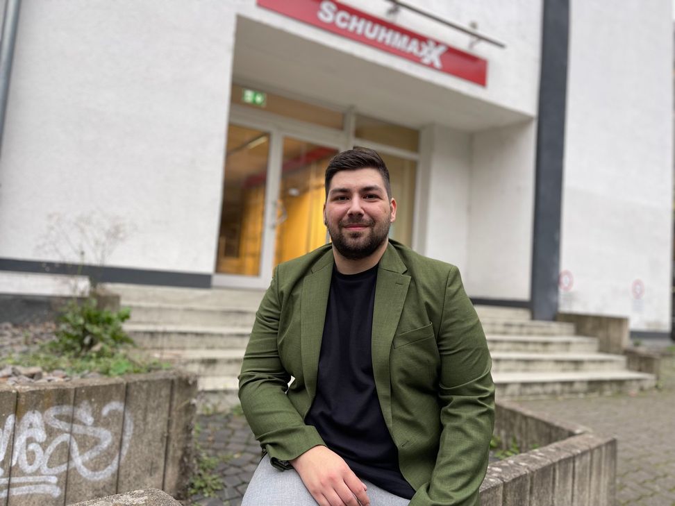 Sebastian Toth (Foto) eröffnet im Cochem ein Schreibwarenfachgeschäft mit Postfiliale.