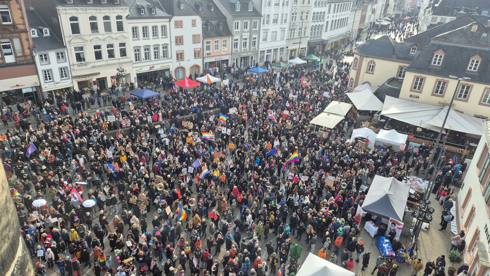 3.000 Menschen kamen im vergangenen Jahr zur Großdemo für Demokratie und Vielfalt