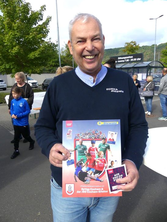 Thomas Diewald startete in seinem Ernster EDEKA-Markt kürzlich die Sticker-Star-Aktion zugunsten der Spvgg Cochem.