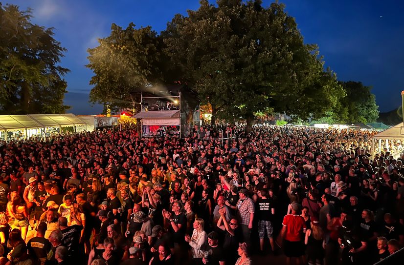 Die einzigartige Atmosphäre auf der Schönen Aussicht ist neben dem breiten Musikangebot ein Garant für den Erfolg des TOLLROCK Festival.