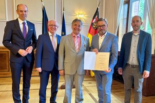 V.l.: Landrat Volker Boch, Boppards Bürgermeister Jörg Haseneier, Wolfgang Spitz, Wolfgang Treis (Präsident SGD Nord) und Andreas Nick (Ortsvorsteher Bad Salzig).