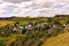 In Alendorf, mitten in der "Toskana der Eifel" gelegen, wird wieder zünftig gefeiert. Zudem gibt es Führungen in die prägenden Wacholderhänge.