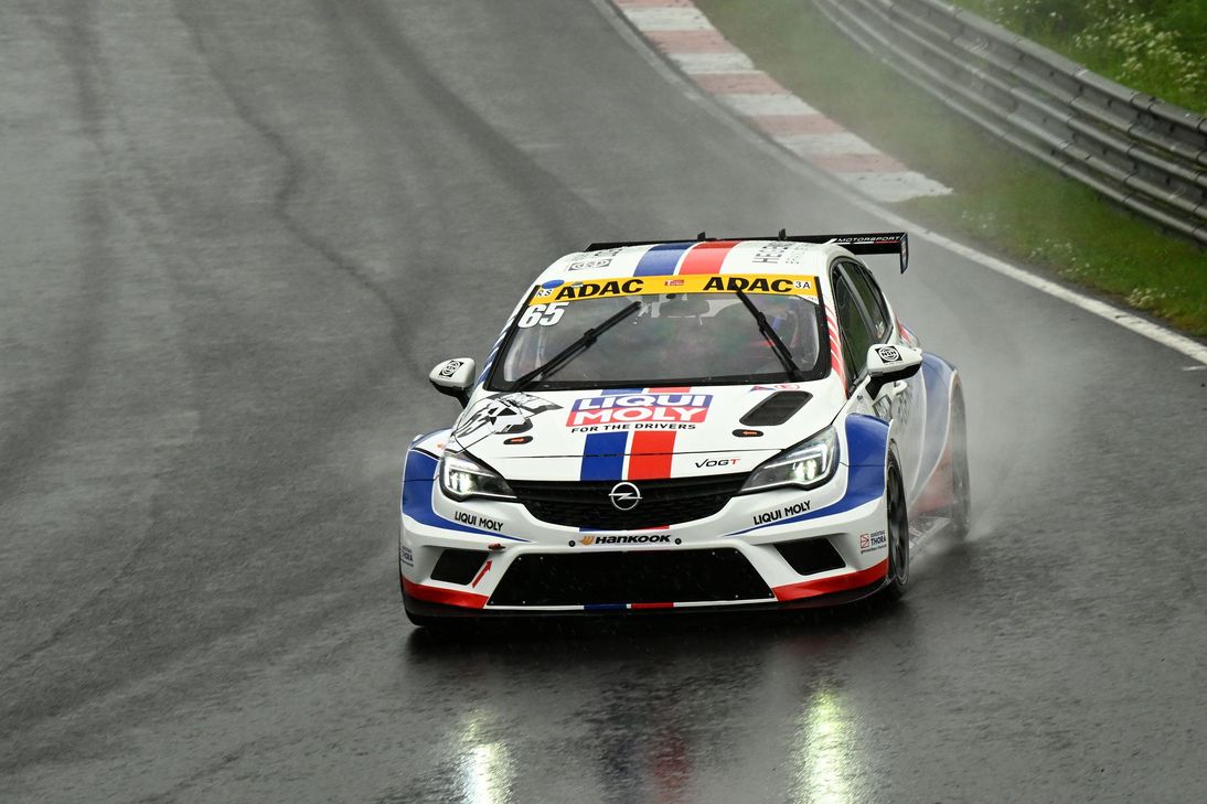 David Vogt holte auf seinem Opel Astra TCR den Sieg.