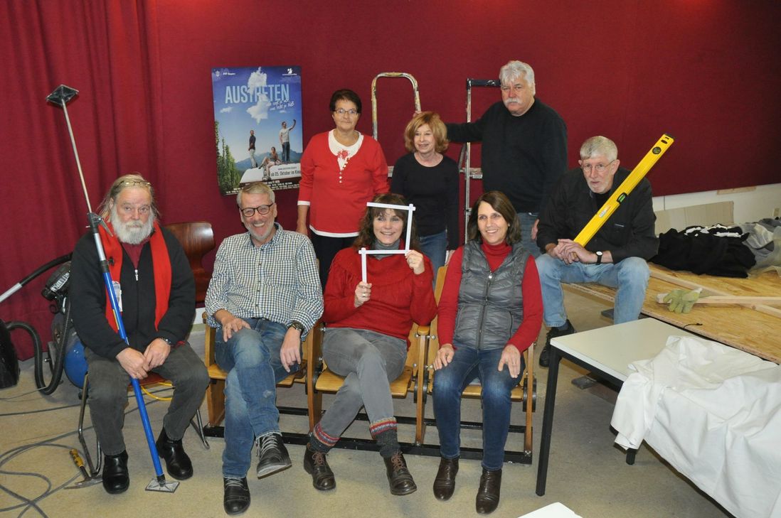 Bevor die Bilder laufen können: Zurzeit heißt es in der Alten Schule in Zell-Kaimt noch "Schaffe, schaffe Kino bauen".