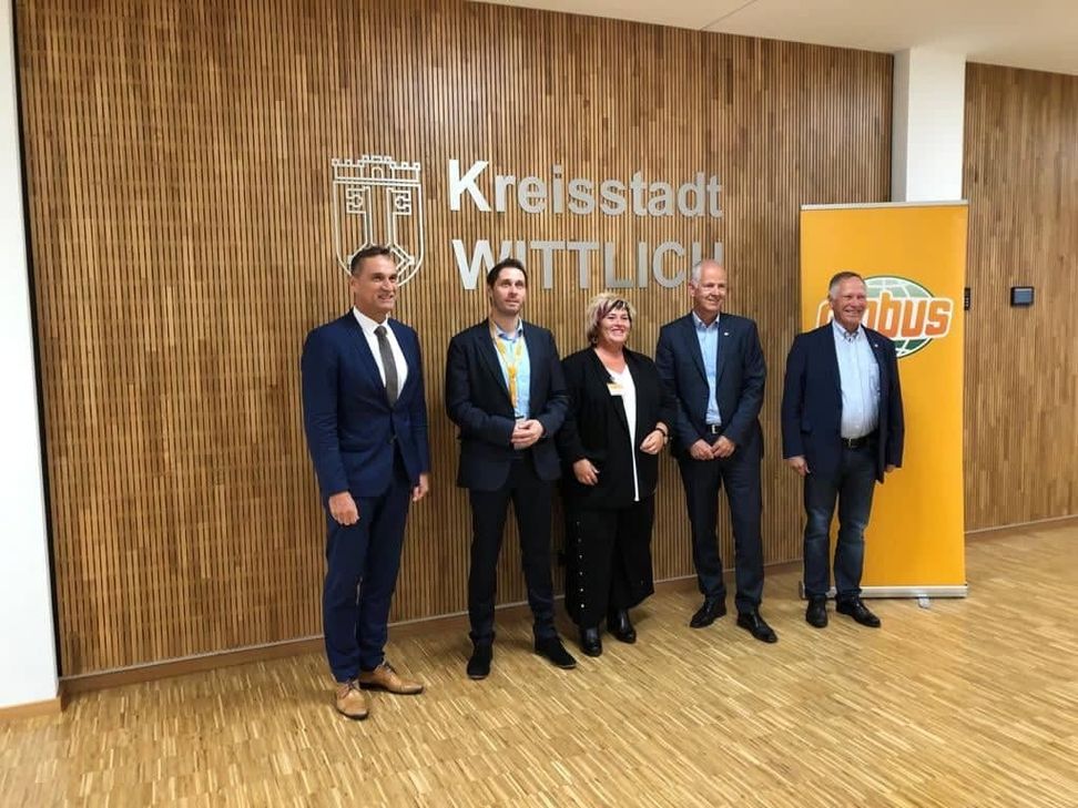 Wittlichs Bürgermeister Joachim Rodenkirch, Globus-Geschäftsführer Matthias Bruch, Petra Kannengießer, Projektleiterin Globus Wittlich, Globus-Geschäftsführer Ralf Kunz und Globus-Inhaber Thomas Bruch.