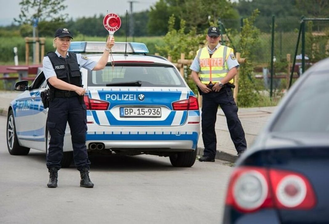 Bei einer Kontrolle in Blankenheim ging der Bundespolizei ein Schleuser ins Netz.