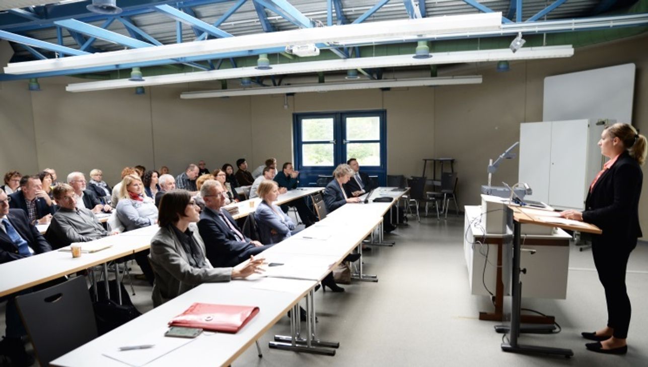 Zahlreiche Akteure und Experten waren zum Auftakt des Projektes gekommen. Foto: Uni