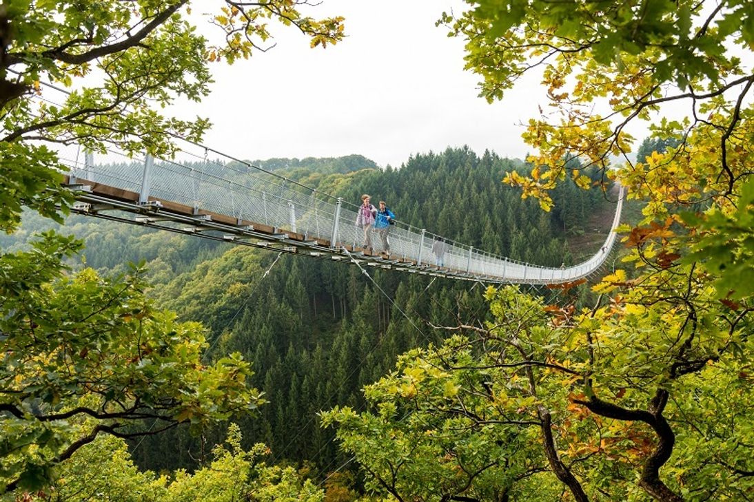 So leer wie hier, ist die Geierlay in den letzten Tagen selten. Der Ansturm sorgt für Anspannung, nicht nur bei den Besuchern. (Foto: Dominik Ketz/Hunsrück Touristik GmbH)