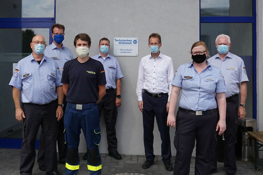 Das THW informierte Detlef Seif umfassend über die Pläne zur Schaffung von drei Bufdi-Stellen am Euskirchener Standort. Foto: Büro Seif