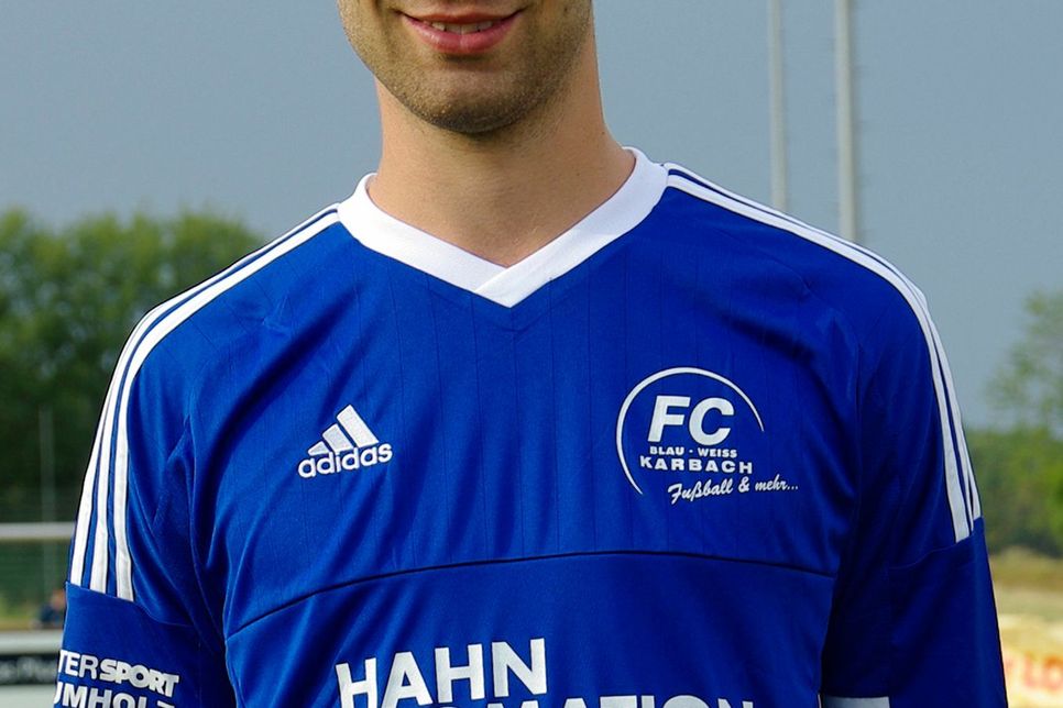 Er spielt seit Wochen ganz stark auf dem rechten Angriffsflügel des FC Karbach: Tobias Jakobs. Er dürfte auch gegen Koblenz einer der Schlüsselspieler der Hunsrücker sein. (Foto: Arno Boes)