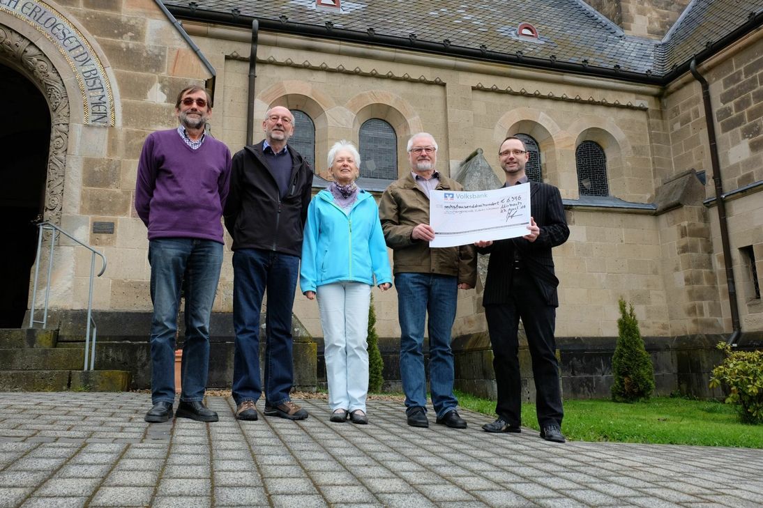 V.r.n.l.: Pfarrer Andreas Paul, Klaus Kaufmann (1. Vorsitzender des Förderverein Erlöserkapelle), Agnes Leuwer (Kassenwartin des Fördervereins), Werner Zens (Schriftführer) und Alfred Mastiaux (stellv. Vorsitzender des Fördervereins und Ortsvorsteher von Mirbach). Foto: privat