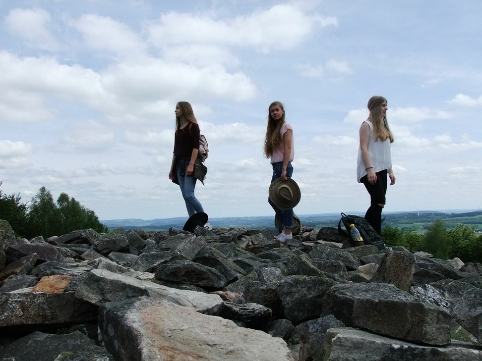 Der Keltische Ringwall in Otzenhausen ist eines der drei Nationalparktore des inzwischen weltweit bekannten Nationalparks Hunsrück-Hochwald und beliebtes Ausflugsziel für Touristen. Foto: Fischer