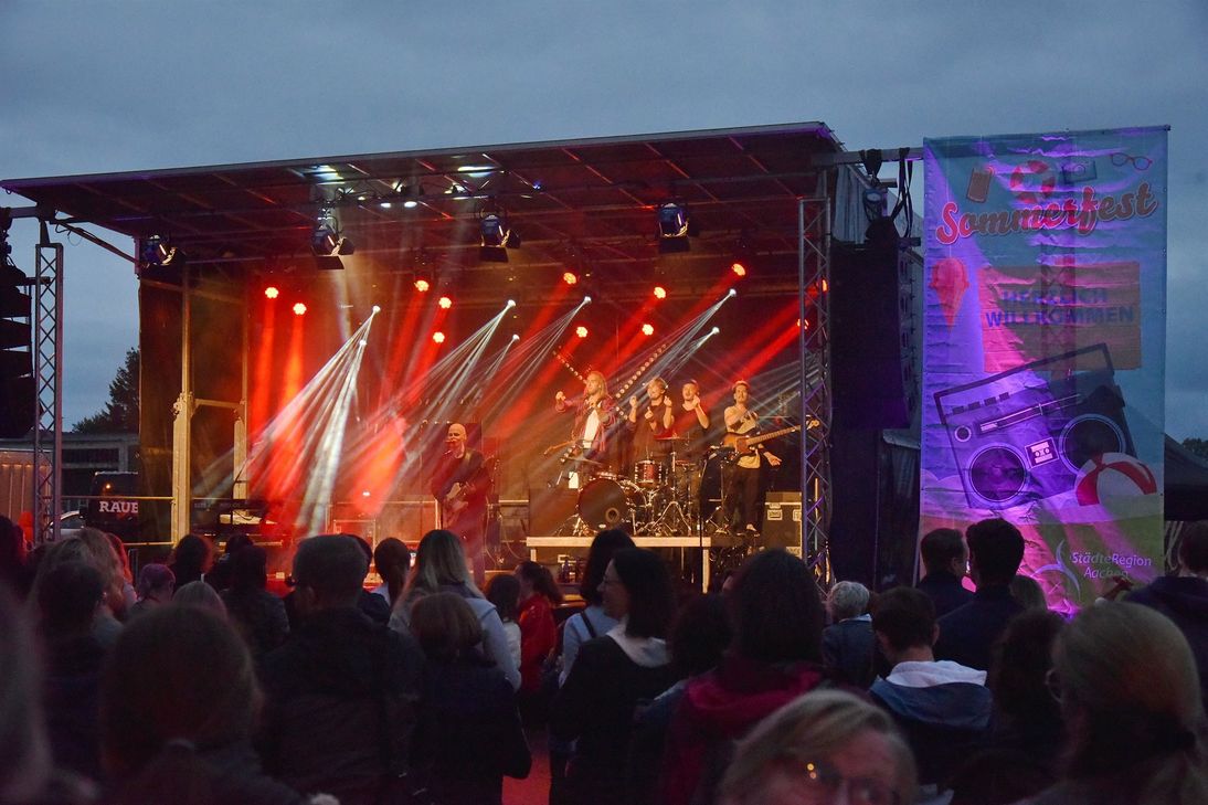 Abends sorgen Live-Bands für Stimmung.