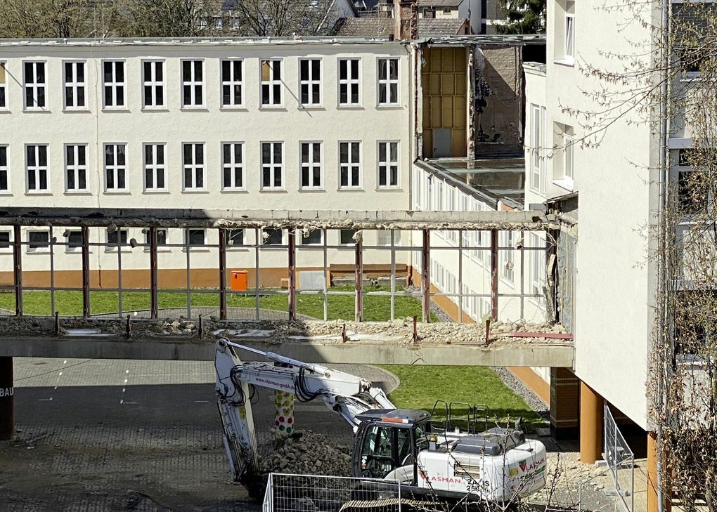 Bis zum 16. April soll der Verbindungsgang abgerissen sein. Foto: Stadt Schleiden