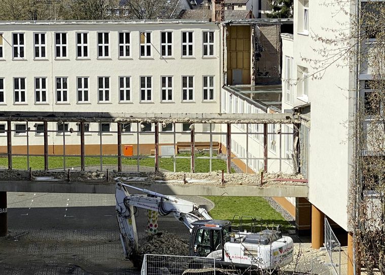 Bis zum 16. April soll der Verbindungsgang abgerissen sein. Foto: Stadt Schleiden