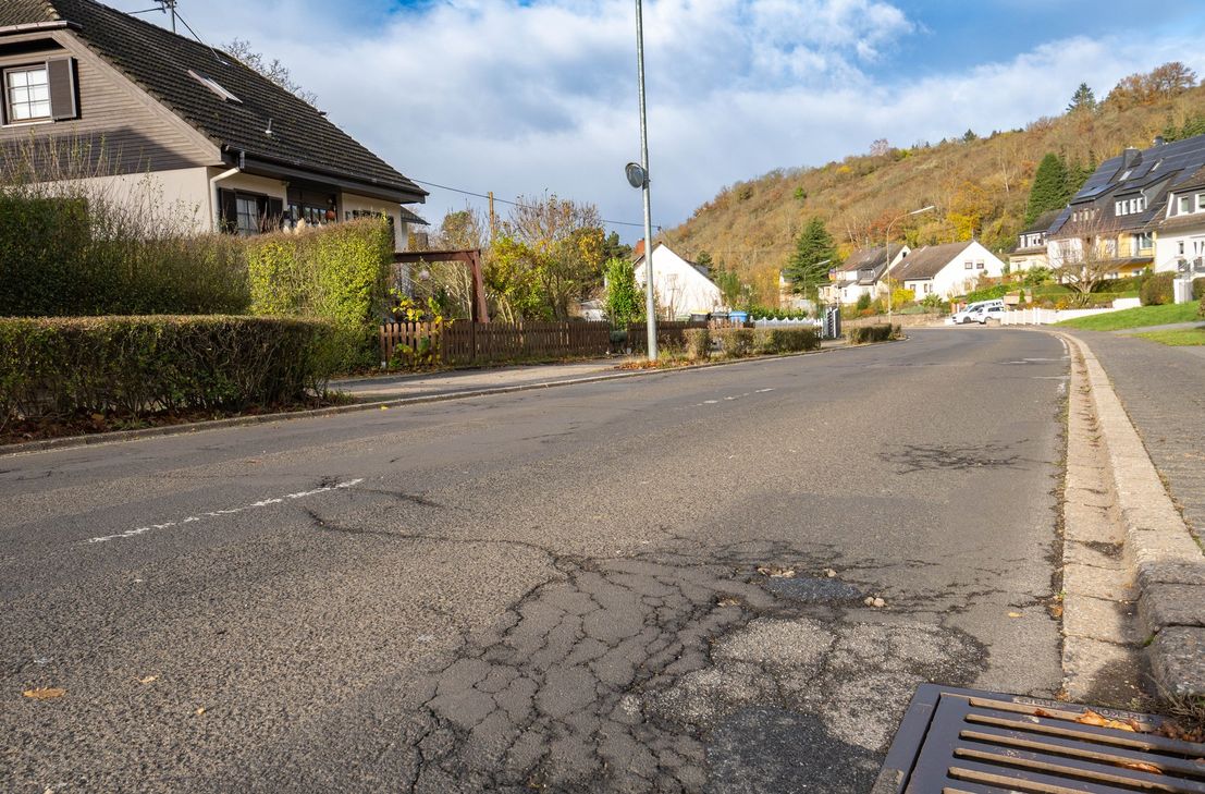 Der Abschnitt erstreckt sich vom jetzigen Ausbauende oberhalb des Friedhofes bis kurz vor die Einmündung in die L 210. Baubeginn ist frühestens Ende 2025.