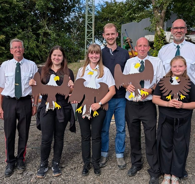 Das neue Königshaus: Jungschützenprinzessin Hannah Gombert, Schützenkönigin Belinda Harth, Ehrenkönig Bernd Lambertz und Schülerprinzessin Julia Lambertz (v.l.n.r)