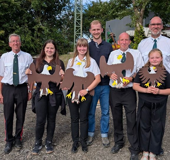 Das neue Königshaus: Jungschützenprinzessin Hannah Gombert, Schützenkönigin Belinda Harth, Ehrenkönig Bernd Lambertz und Schülerprinzessin Julia Lambertz (v.l.n.r)