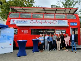 Beim Aktionstag „Herzenssache Lebenszeit“ berieten Expertinnen und Experten aus den Bereichen Kardiologie, Neurologie, Innere Medizin und Diabetologie des Brüderkrankenhauses zu den Themen Schlaganfall, Diabetes mellitus sowie Herz-Kreislauf-Erkrankungen