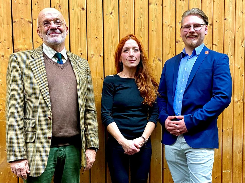 Gerd Dumke (v.l.n.r.: Dr. Michael Weiler, Wolfsexperte und Pferdefacharzt; Silke Roth, Organisatorin, Rissbegleiterin, Landesbeauftragte des Fördervereins der Deutschen Schafhaltung e.V.; Claas Osterloh, stv. Bundesvorsitzender Junge FREIE WÄHLER)