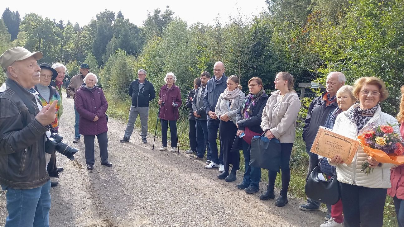Rolf Wilden (l.) hob in seiner Laudatio die Verdienste von Elsbeth Küsgens hervor.