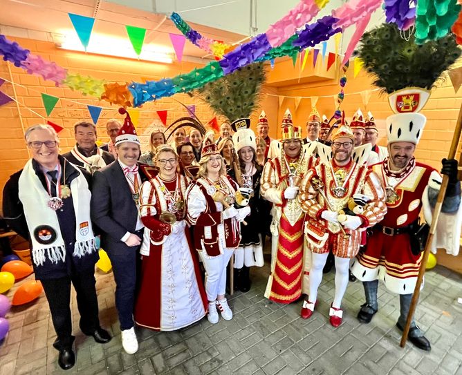 Landrat und Behördenleiter Markus Ramers und der Abteilungsleiter Polizei, Polizeidirektor Harald Mertens, empfingen heute mit Vertretern der Kreispolizei, "royalen Besuch".