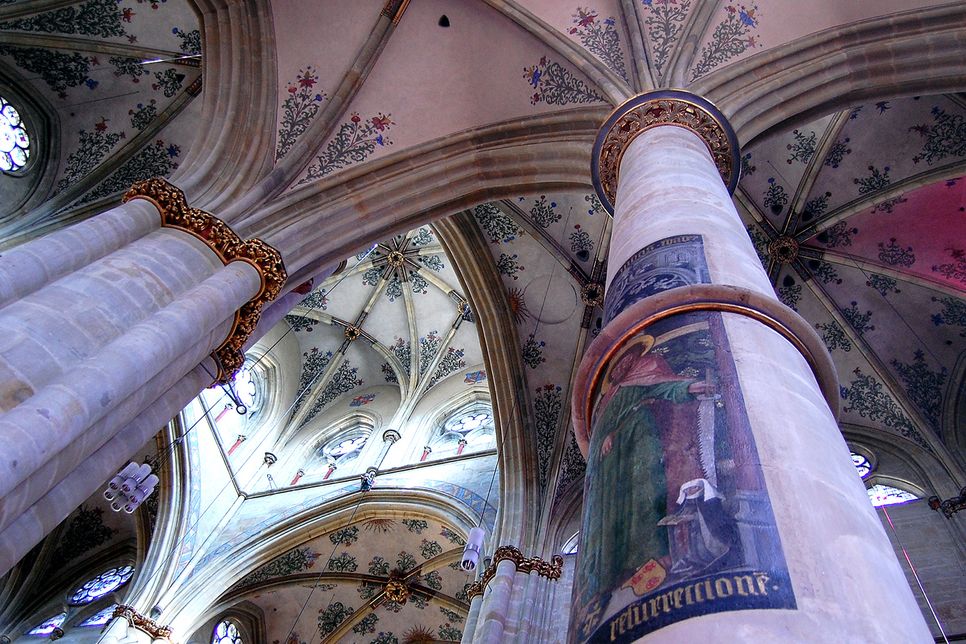 Das einzige Bildnis Adelheids findet sich heute an der "Judassäule" in der Liebfrauenkirche (unten rechts)
