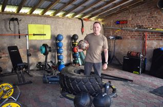 Trainiert wird in seiner privaten Crossfit-Box in Mermuth, die Klaus Kalter während der Coronazeit aufgebaut hat.