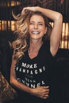 Model, Schauspielerin und DJane Giulia Siegel wird die Stimmung auf der Winners Night anheizen.  Zuvor wird die Preisverleihung im Stadttheater von Belinda Gold moderiert.