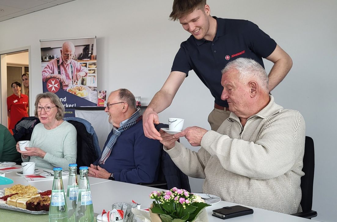 Offener Nachmittag bei den Johannitern in Trier-Ehrang: Am Rhrenamtsnachmittag sind Interessierte unter anderem zu Kaffee und Kuchen eingeladen.