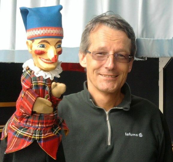 Gebhard Cherubim und der Kaspar passen in der Zwischenzeit auf die Puppe auf.