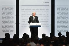 Vor den Namen der betroffenen Orten und Verstorbenen versprach Bundespräsident Frank-Walter Steinmeier, dass »ihr Land« die Betroffenen nicht alleine lasse. Foto: Martin Gausmann