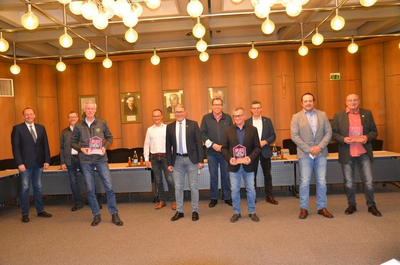 Seine herzlichen Glückwünsche richtete Bürgermeister Bernd Goffart an alle Preisträger (hier die aus 2021) und bedankte sich für das herausragende Engagement für unsere Heimat: »Es freut mich sehr, dass wir würdige Preisträger auszeichnen können, die sich ehrenamtlich für unsere Heimat und unsere Geschichte einsetzen.«