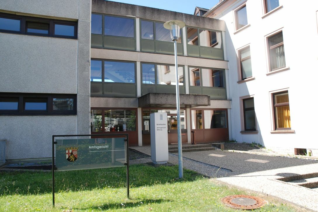 Das alte Amtsgericht in der Gerichtsstraße Bitburg wird durch einen Neubau ersetzt.  Foto: S. Schönhofen