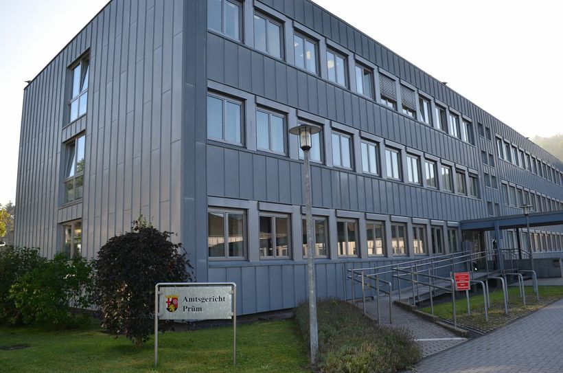 Das Amtsgericht Prüm hat die Verhandlungen gegen eine  Betreuerin der Jugendhilfe Eifel aufgenommen. Foto: S. Schönhofen