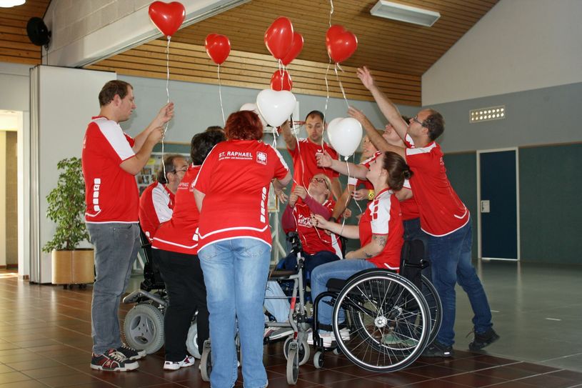Die integrative Tanzgruppe der Caritas Werkstätten bei ihrem Auftritt.