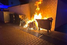 Die Feuerwehr hatte den Brand schnell unter Kontrolle. Dennoch zogen sich drei Hausbewohner eine Rauchvergiftung zu.