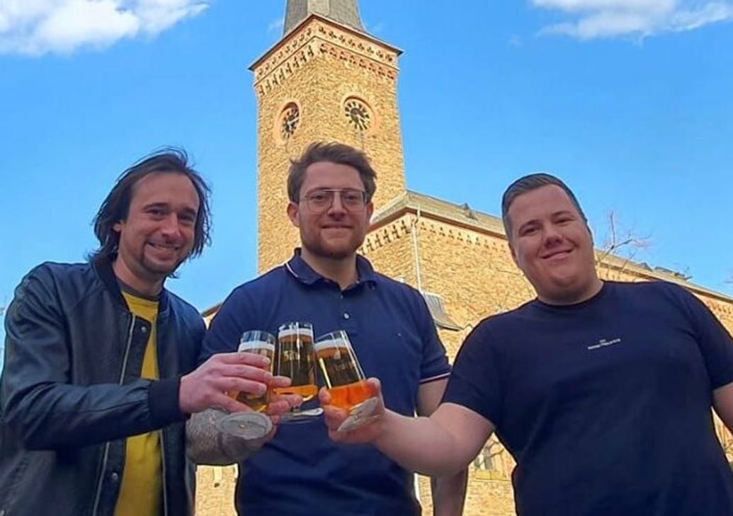 Von links: Thomas Grün, Kirmeshauptmann 2020/2021,  Philipp Scholz, Kirmeshauptmann 2022, und Stefan Endres, Nachthauptmann 2022.